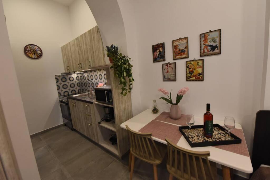 Lolos' House * Rhodes City